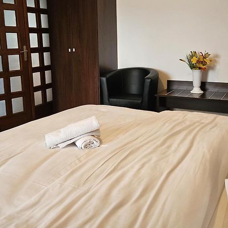 Apartment Zarnesti City Centre Vmp Free Parking Exteriör bild