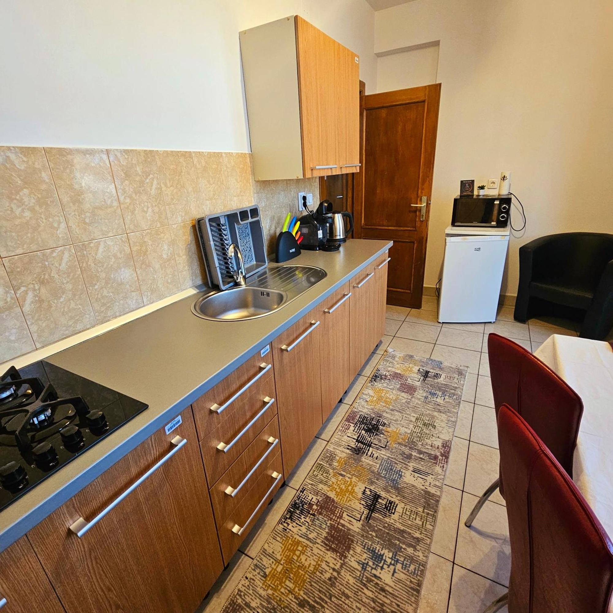Apartment Zarnesti City Centre Vmp Free Parking Exteriör bild
