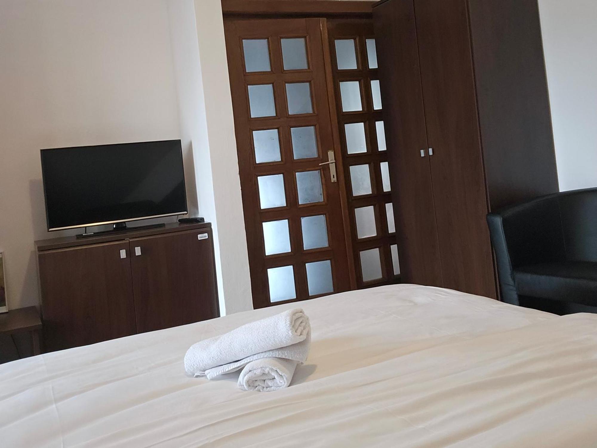 Apartment Zarnesti City Centre Vmp Free Parking Exteriör bild