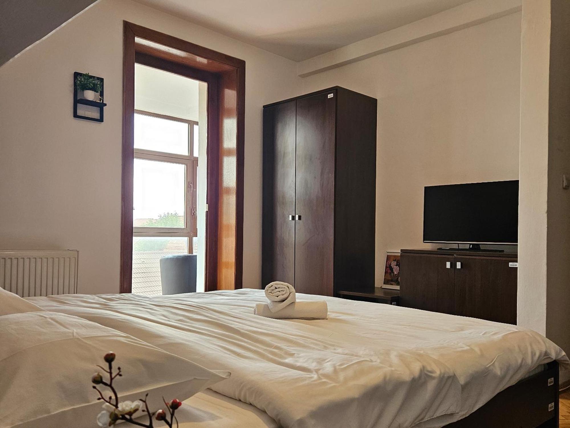 Apartment Zarnesti City Centre Vmp Free Parking Exteriör bild